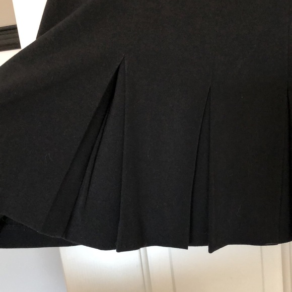 Black straight skirt with box pleats at bottom - Picture 2 of 3